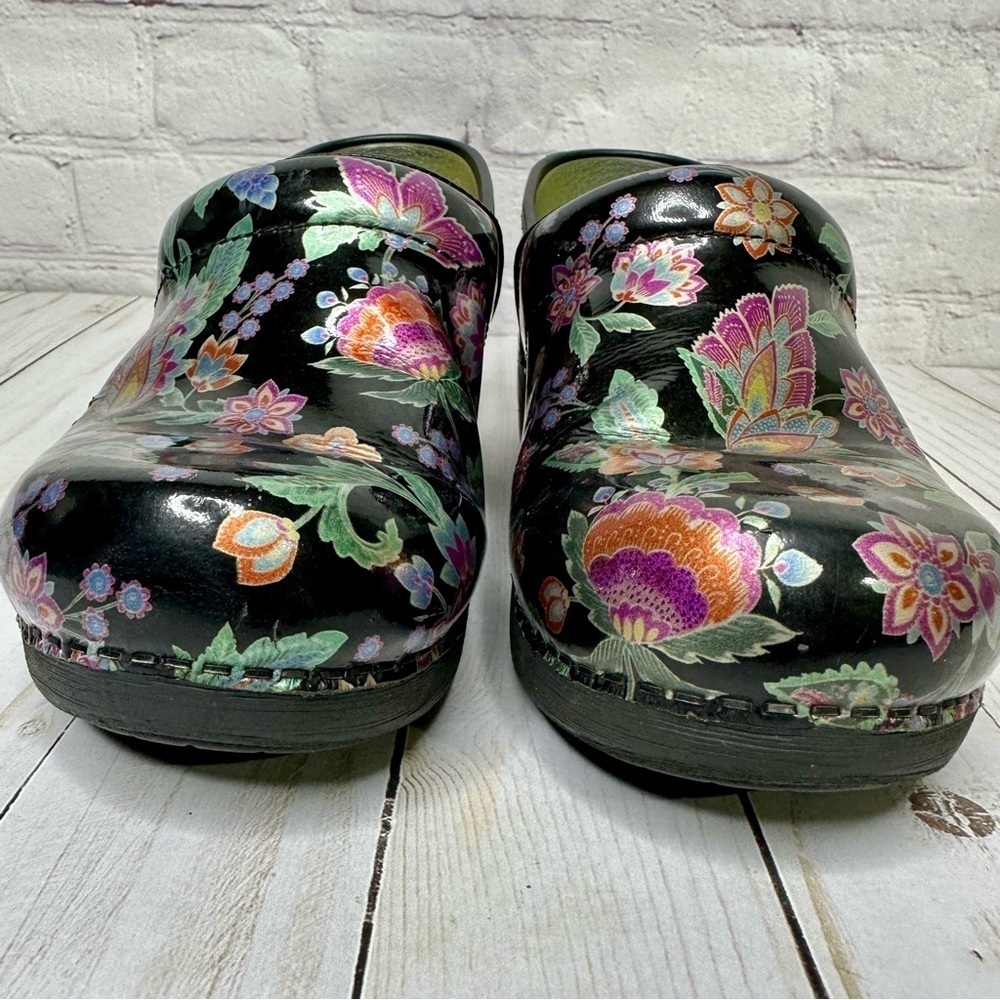 Dansko XP 2.0 Paisley Floral Patent - Picture 7 of 14